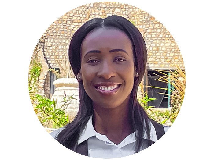 Kristine, Rezeptionistin in der Onjala Lodge |  Onjala / Chamleon