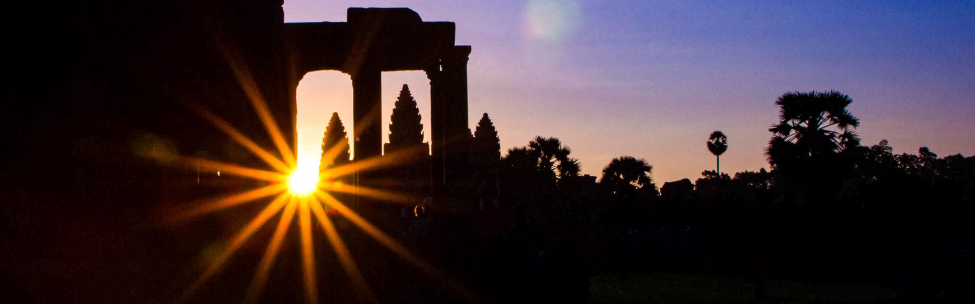 Sonnenuntergang in Angkor Wat |  Terre Cambodge / Chamleon