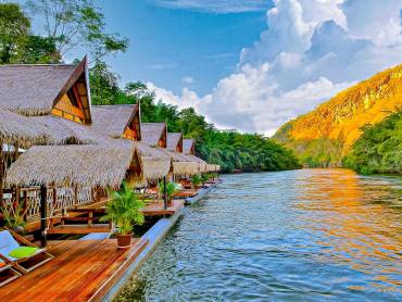 The Floathouse River Kwai in Kanchanaburi |  The Float House River Kwai / Chamleon