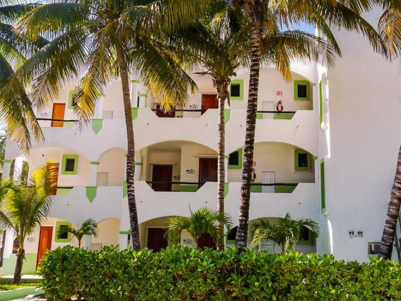 Hotel Club Akumal Caribe |  Nina Bker / Chamleon