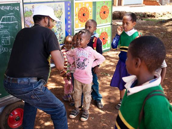 Mobile School, Weiterbildungsprojekt fr Straenkinder |  Stephan Auner, Chamleon