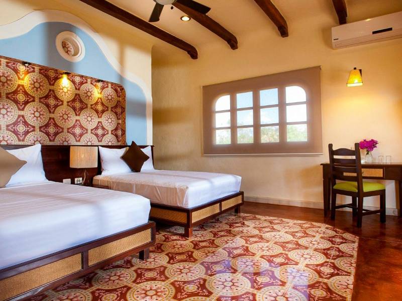 Hacienda Sotutade Peon |  Hacienda Sotutade Peon / Chamleon