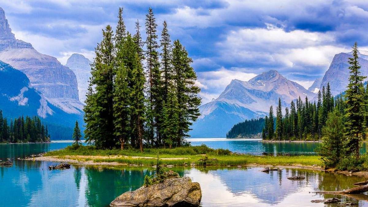 Spirit Island - Malinge Lake |  Eduard Frankovsky / Chamleon