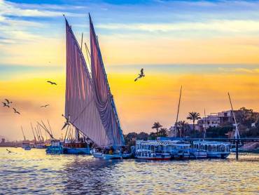 Felucca bei Sonnenuntergang am Nil