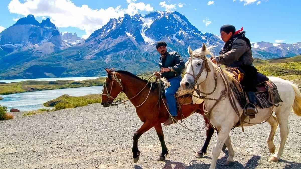 Reiter im Torres del Paine Nationalpark in Chile |  Kai-Uwe Kchler, Art & Adventure / Chamleon