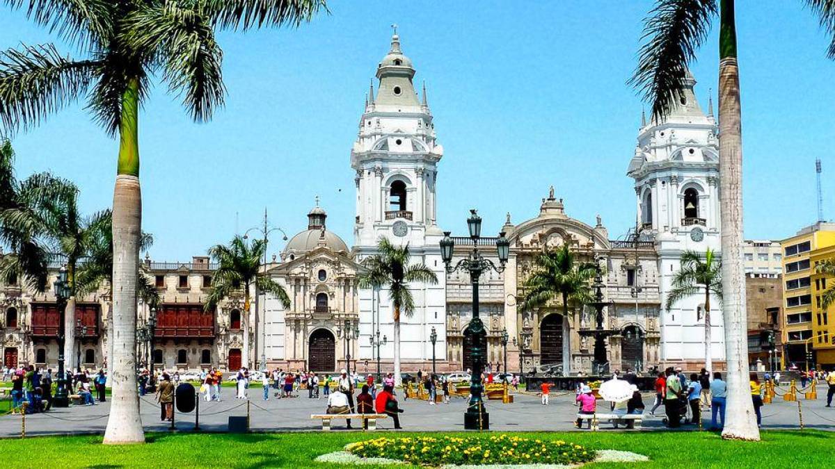 Der Plaza Mayor in Lima |  Simone und Manfred vom Bovert / Chamleon
