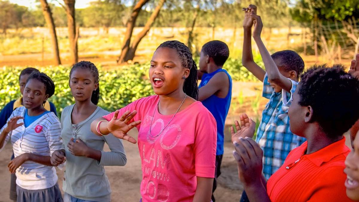  Singen und Tanzen in Ngatuve Vatere |  Peter Pack, Packsafari / Chamleon