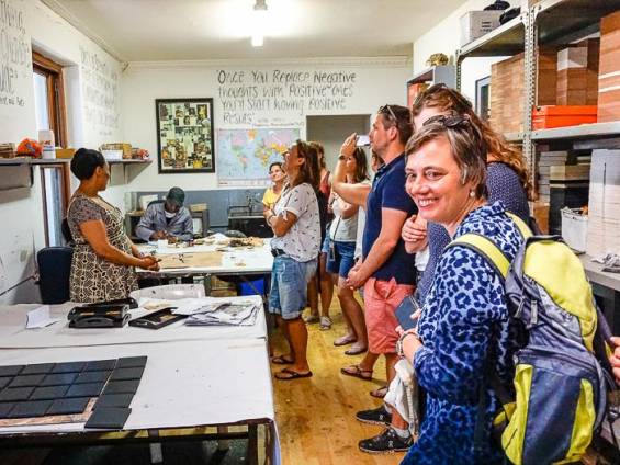 Reisegste besichtigen die Werksttten |  Claudia Exner / Chamleon