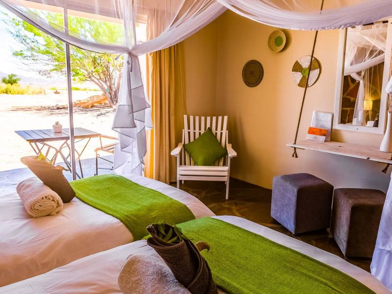 Elegant Desert Lodge |  Markus Oblnder, Elegant Desert Lodge / Chamleon