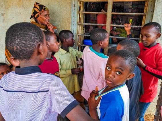 Essensausgabe bei Mwema |  Stephan Auner / Chamleon