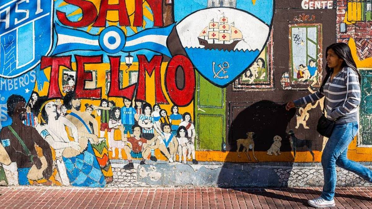 Mdchen in den Straen von of San Telmo in Buenos Aires |  Tiago Fernandez, iStockphoto.com / Chamleon