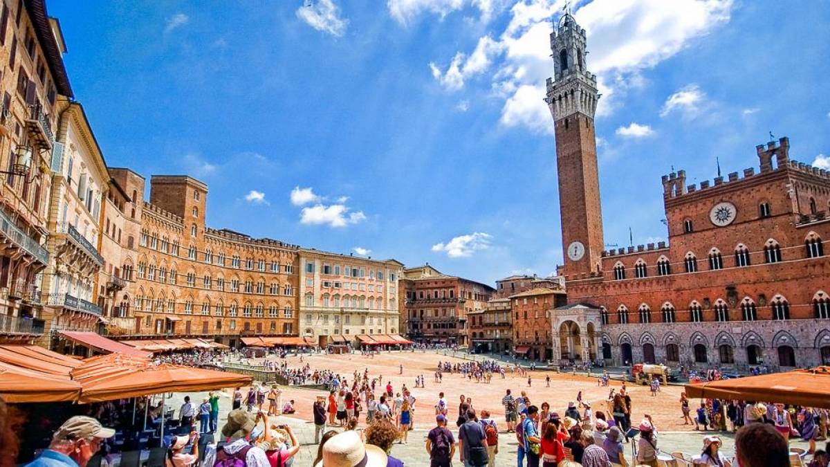 Campo mit Palazzo Pubblico in Siena |  Gadis Tourist Service Italia / Chamleon