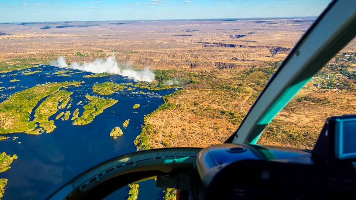 Helikopterflug ber die Victoriaflle |  Kai-Uwe Kchler, Art & Adventure / Chamleon