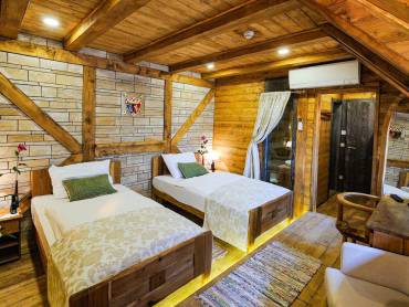 Hotel Ethno Houses |  Studio Gec, Hotel Ethno Houses / Chamleon