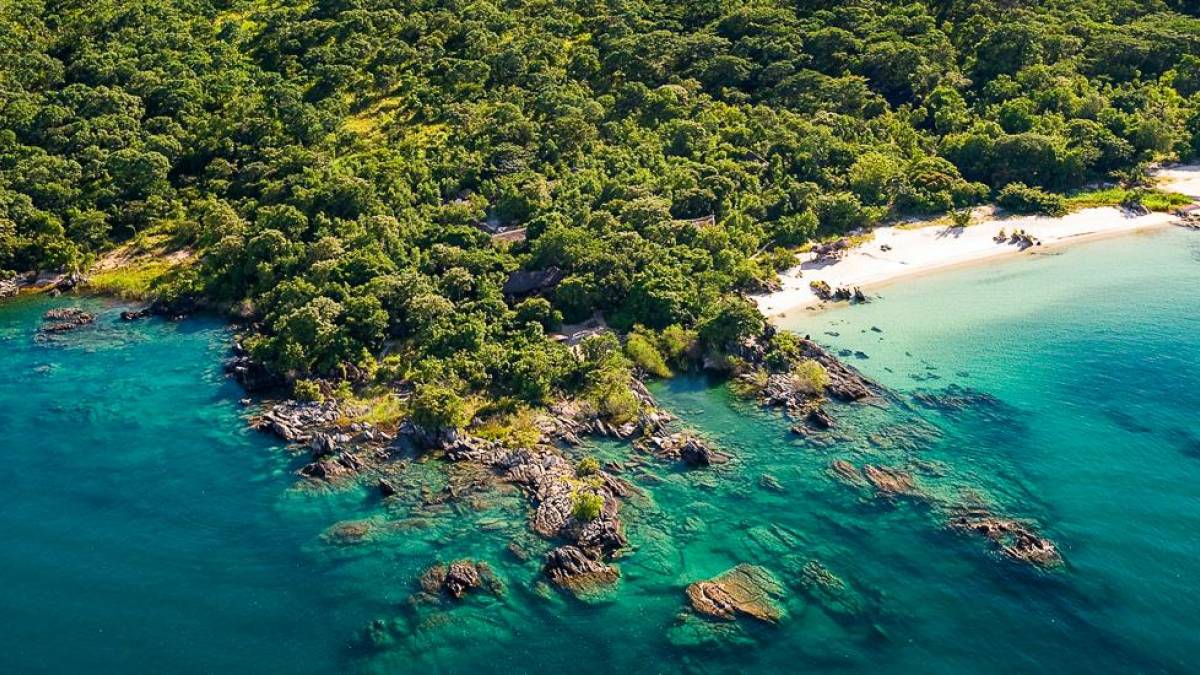 Kste Mosambiks aus der Luft |  Dana Allen, Terra Agua Ceu / Chamleon