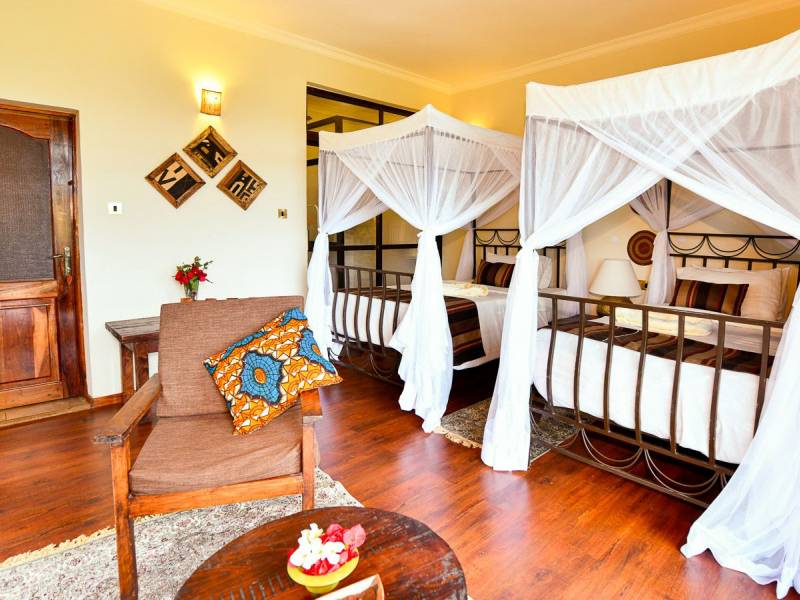 Highview Coffee Lodge |  Brigitte Nickel-Zeiger, Highview Coffee Lodge / Chamleon