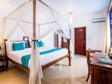 Maru Maru Hotel |  Maru Maru Hotel / Chamleon