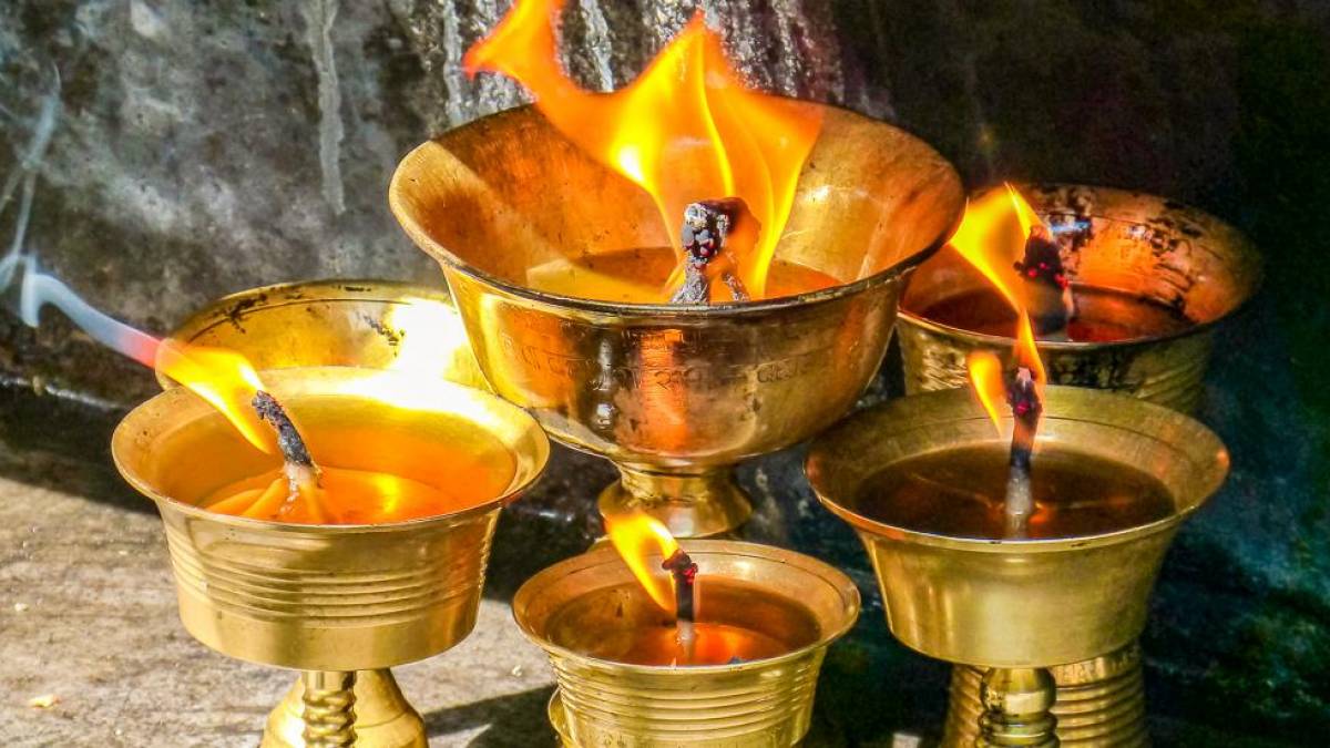 Flammenlicht im Tempel |  Andreas Mosig / Chamleon