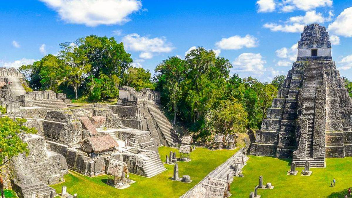 Stufentempel in Tikal |  Hans-Peter Roggetin-Haag / Chamleon