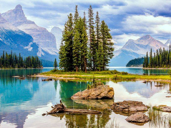 Spirit Island - Malinge Lake |  Eduard Frankovsky / Chamleon