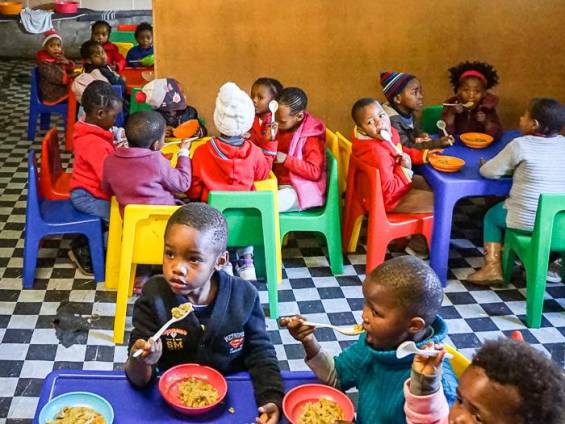 Essen in Gemeinschaft |  Susanne Schulz / Chamleon