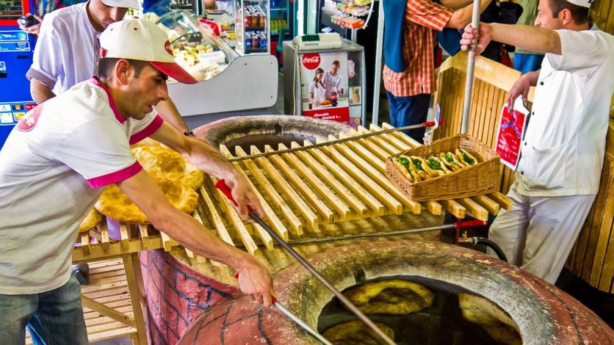 Brotbacken |  Hannes Schleicher / Chamleon