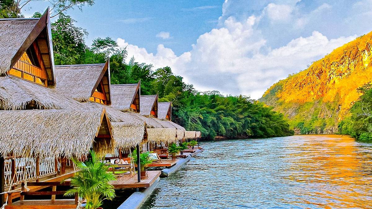 The Floathouse River Kwai in Kanchanaburi |  The Float House River Kwai / Chamleon
