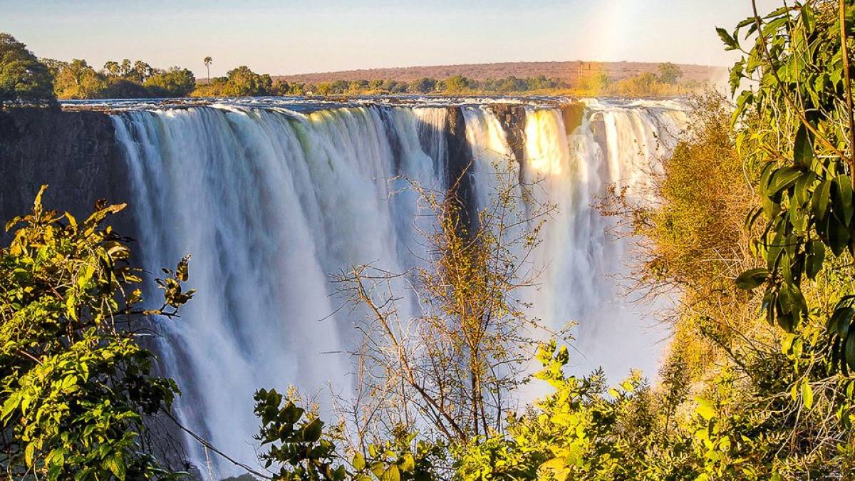 Rauschende Wassermassen der Victoriaflle |  Chamleon