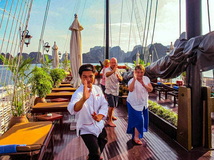 Tai-Chi an Deck der Dschunke |  Treasure Junk / Chamleon