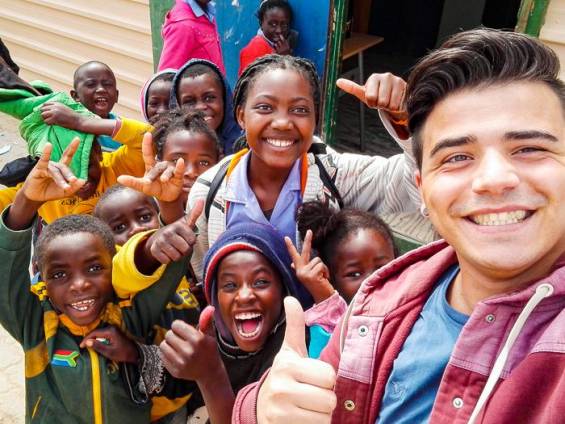 Freiwillige Helfer bringen jede Menge Spa |  Tangeni Shilongo Namibia / Chamleon