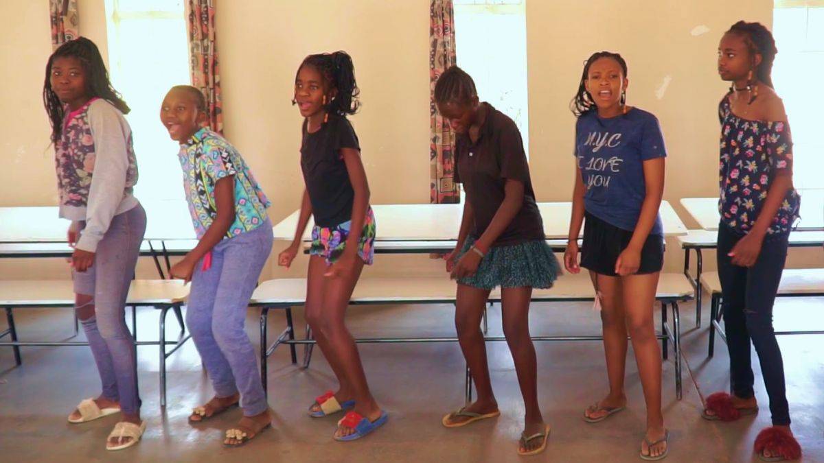 Stiftung: Aris Primary School