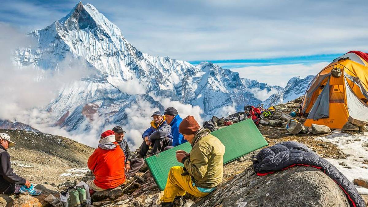 Bergsteiger im Basiscamp am Himalaya |  William Fawcett, iStockphoto.com / Chamleon