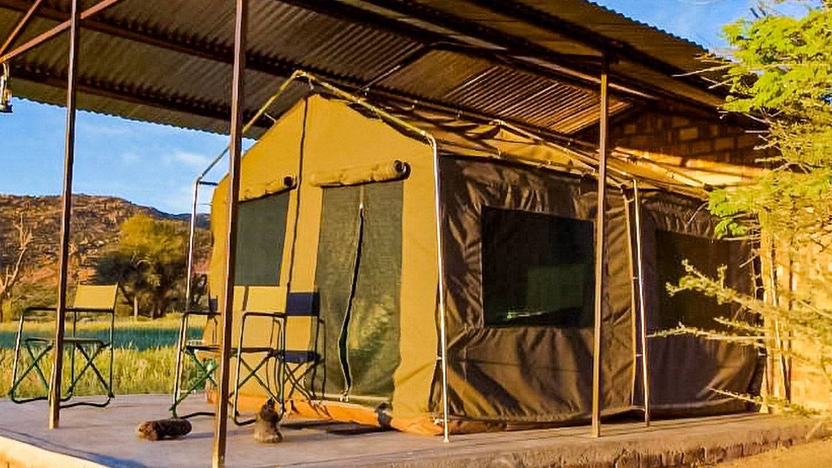 Omandumba Bush Camp |  Peter Pack, Packsafari / Chamleon