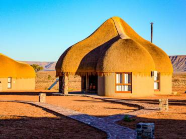 We Kebi Safari Lodge |  Carsten von Lttwitz, Pack Safari / Chamleon