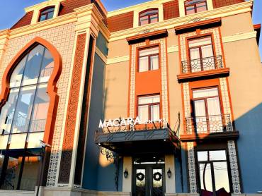Macara Sheki City Hotel |  Macara Sheki City Hotel / Chamleon