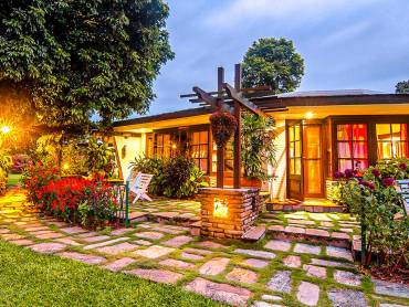 Fishtail Lodge |  Fishtail Lodge / Chamleon