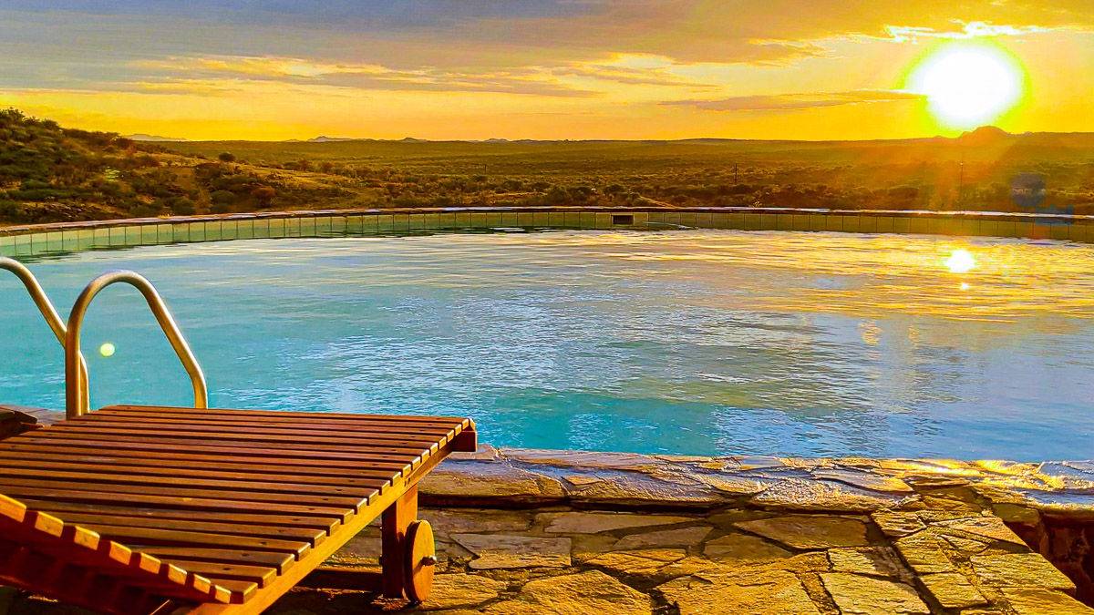 Sonnenuntergang auf der Onjala Lodge |  Harald Haas / Chamleon
