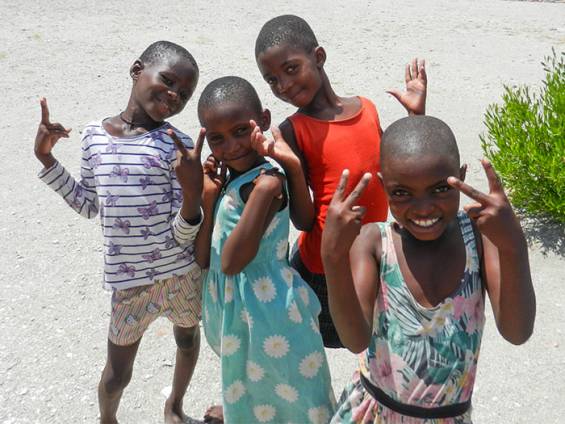 Kinder auf dem Schulhof |  Pack Safari