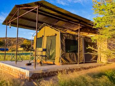Omandumba Bush Camp |  Peter Pack, Packsafari / Chamleon