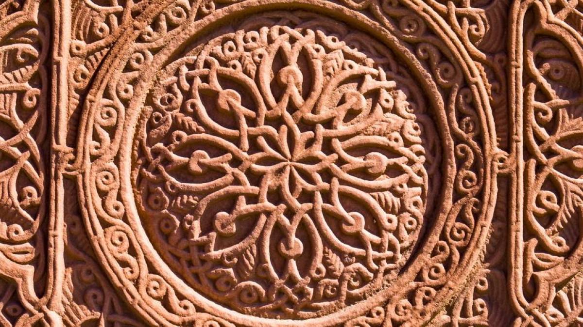 Ornamentales Steinrelief |  Hannes Schleicher / Chamleon