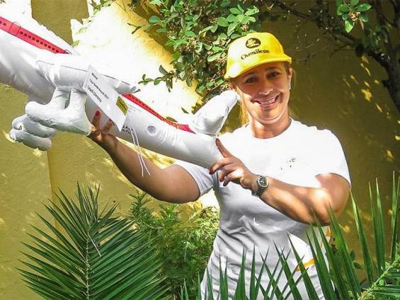 Lisell mit Flugzeug |  Chamleon