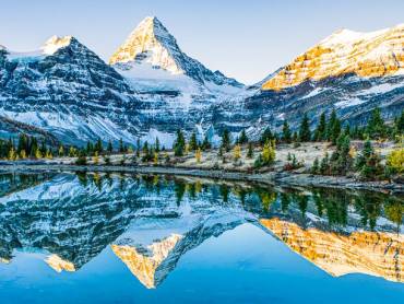 Bergsee im Abendlicht