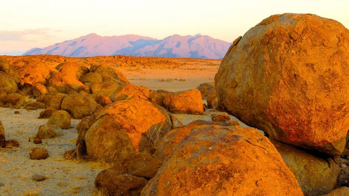 Felskugeln im Damaraland |  Peter Pack, Pack Safari / Chamleon