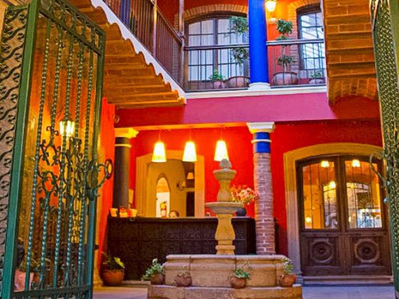 La Casona |  La Casona / Chamleon