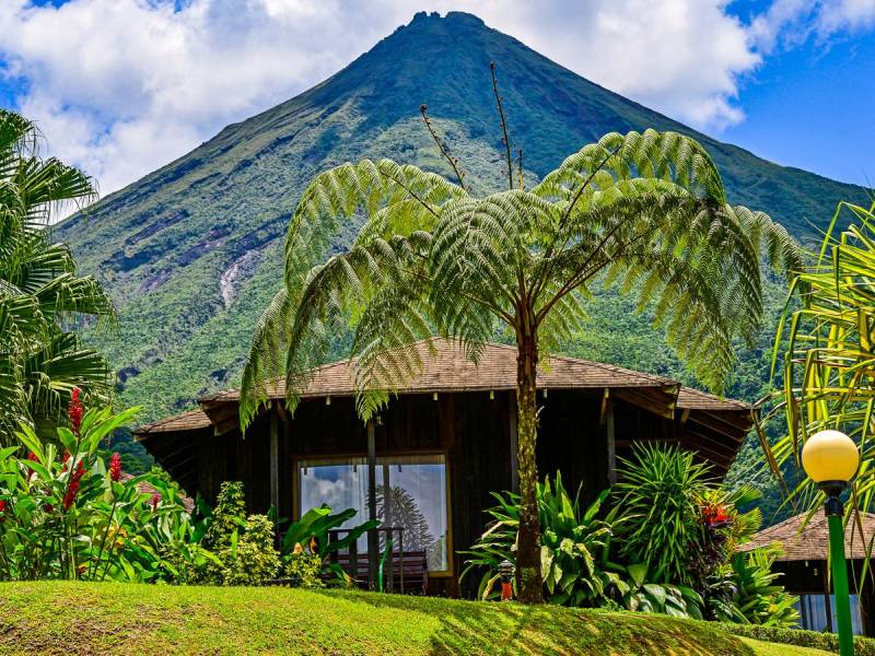 Lomas del Volcn Hotel |  Isaac Martinez, Lomas del Volcn Hotel / Chamleon