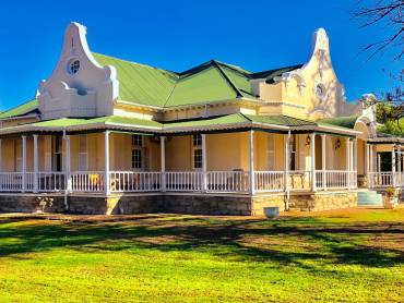 Bakenskraal Ostrich Palace |  Bakenskraal Ostrich Palace / Chamleon