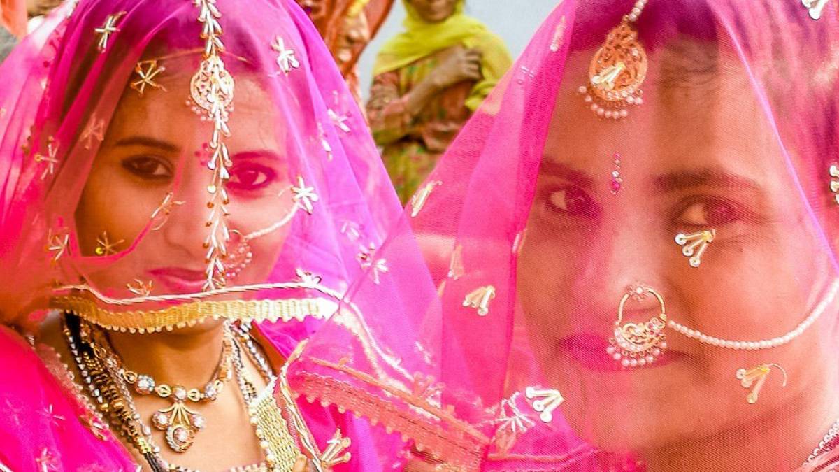 Zwei Inderinnen auf einer Hochzeit |  Sabine de Zoysa / Chamleon