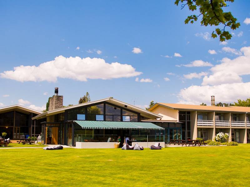 Wanaka Hotel |  Alpine Image Co. Ltd, Wanaka Hotel / Chamleon