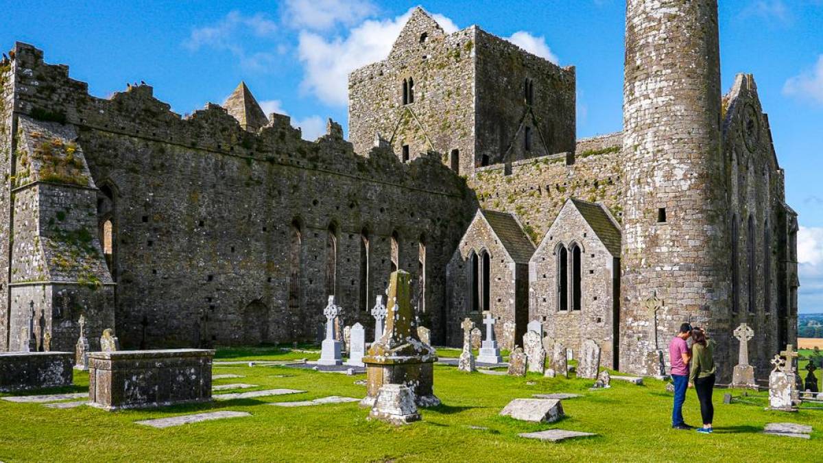 Rock of Cashel |  Ingo Doerrie, Unsplash / Chamleon