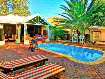 Londiningi Guest House |  Peter Pack, Pack Safari / Chamleon